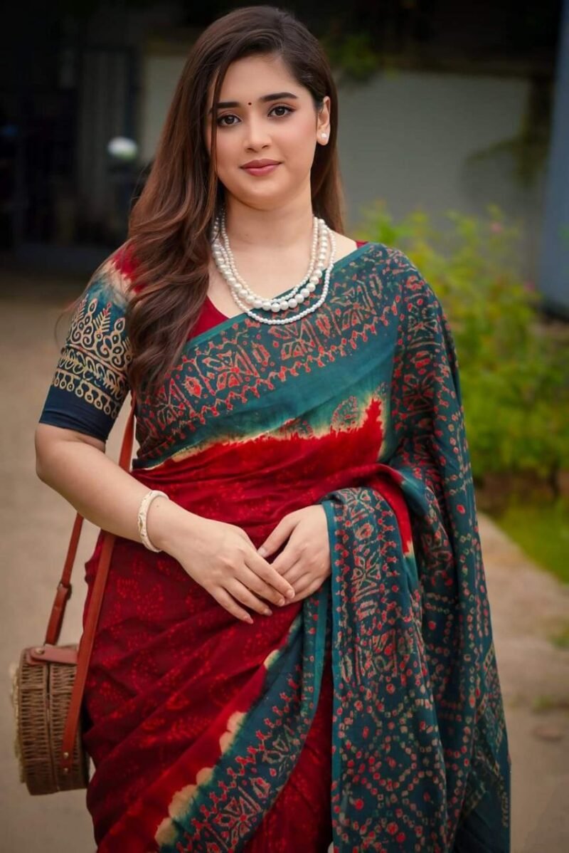 ”প্রিমিয়াম বাটিক সিল্ক মসলিন শাড়ী ব্লাউজ পিস সহ - Image 2